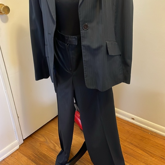 Ladies pants suit - Picture 3 of 6